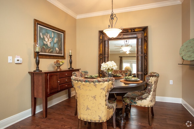 2 BR, 2BA