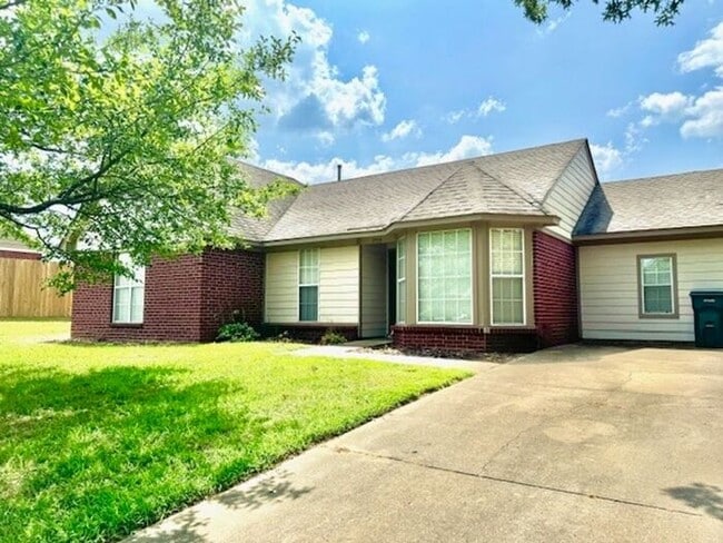 Building Photo - Now Leasing A 4 Bedroom 2 Bath Home in Sou...