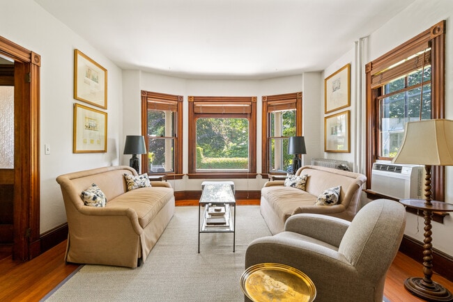 Photo - 14 Greenough Pl