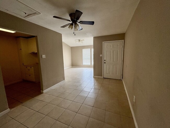 Photo - 1014 Graham Dr