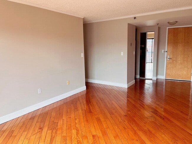 Building Photo - 15 N Beacon St Unit 417