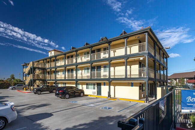 Benson Place - Benson Place Apartments