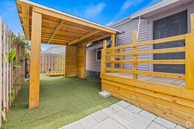 Building Photo - 10592 SW Sandalfoot Blvd Rental