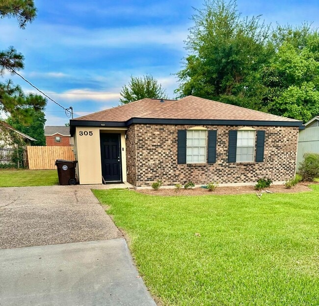 Photo - 305 N 40th Ave