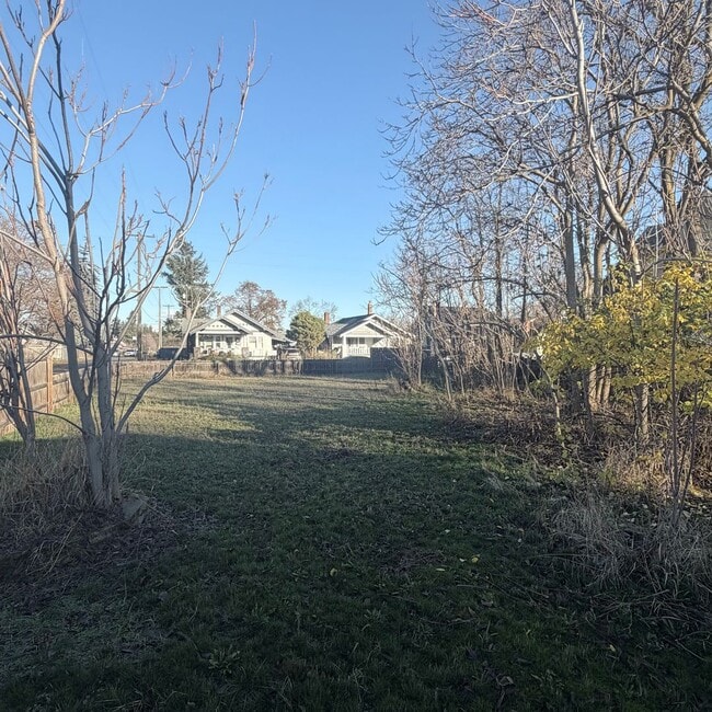 Photo - 2216 N Oak St