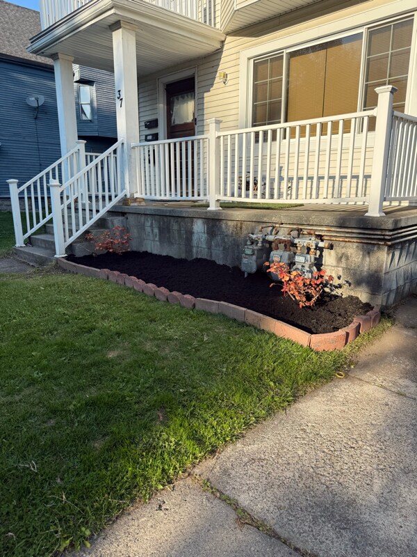 37 Holland Pl Unit Upper Front Unit #2