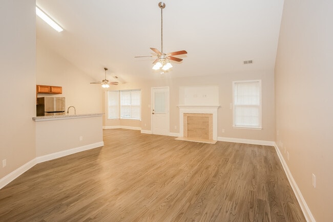 Photo - 408 Fawnbrook Ln