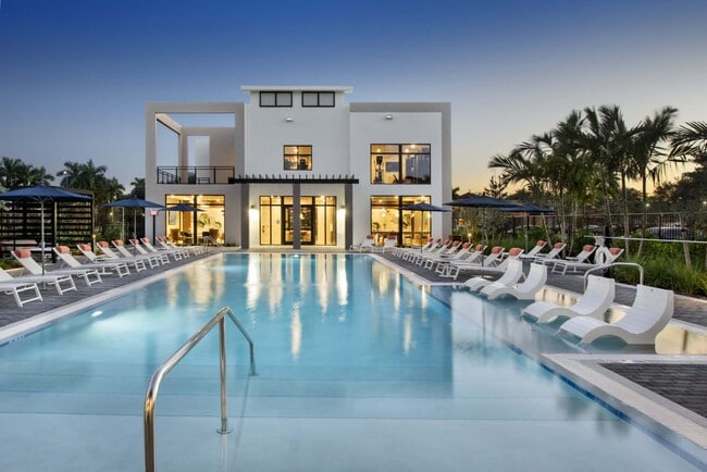 Building Photo - Solena Miramar Rental