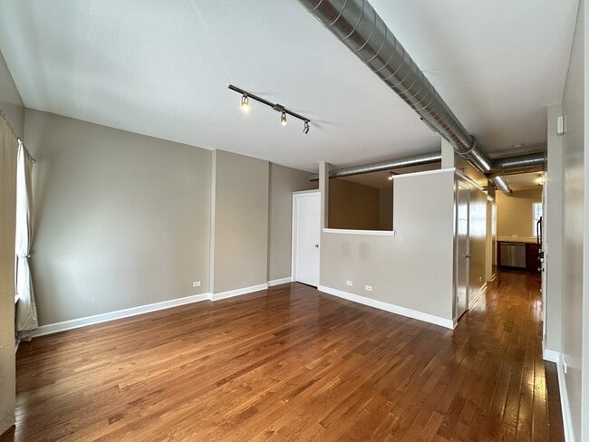 Building Photo - 674 N Orleans St Unit J04P