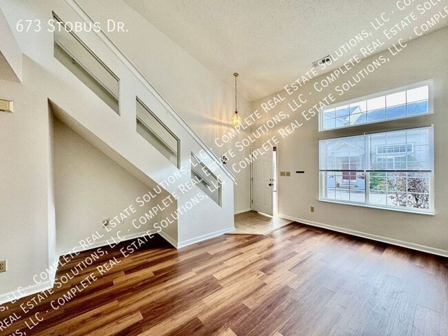 Photo - 673 Stobus Dr