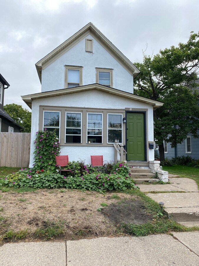 Photo - 1715 6th St NE Apartments Unit #1