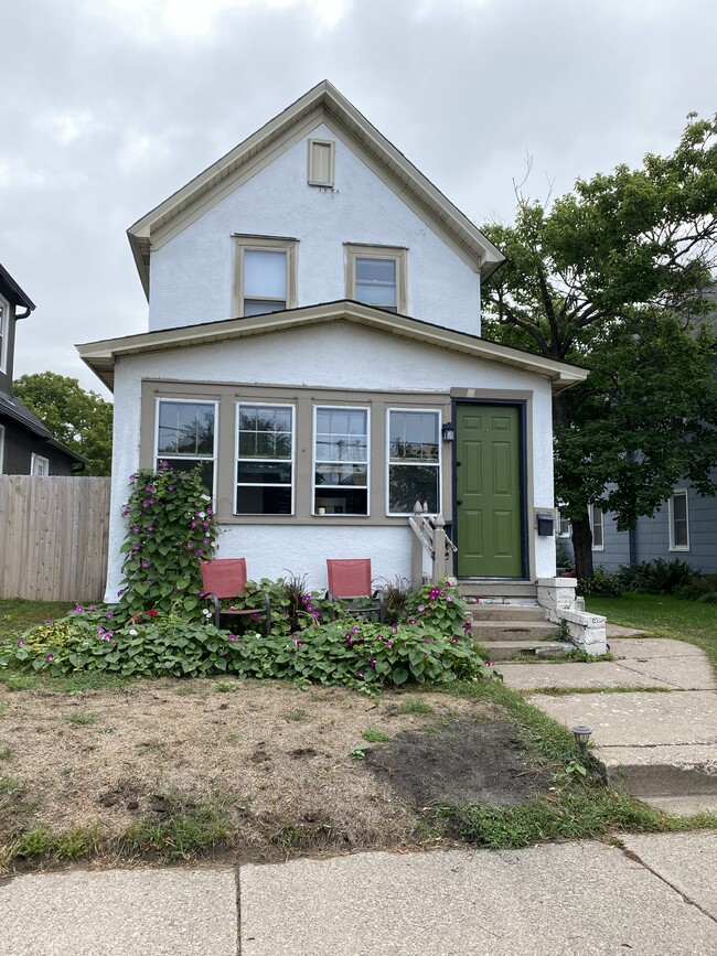 Building Photo - 1715 6th St NE Unit #1 Rental