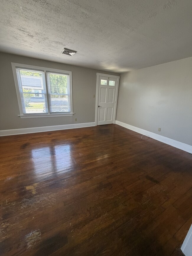 Photo - 406 Maple St
