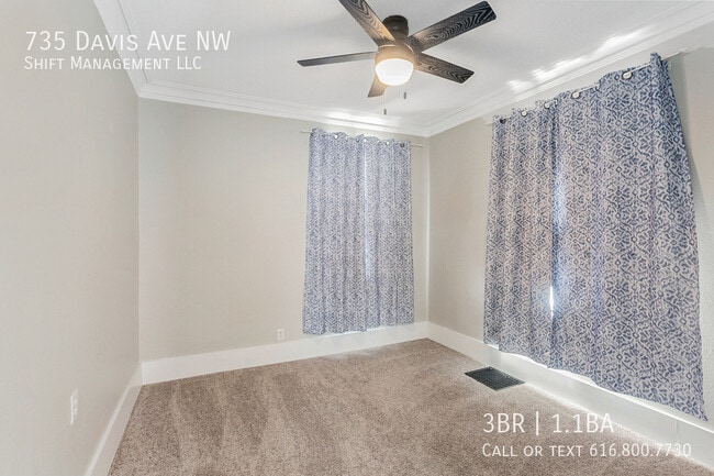 Photo - 735 Davis Ave NW