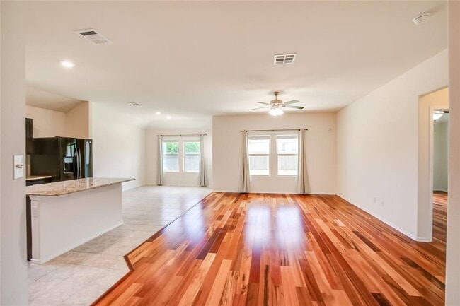 Photo - 908 Wolcott Dr