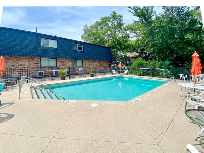 Photo - 204 Elmhurst Ct