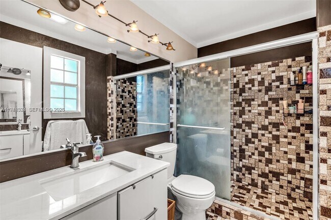 Photo - 320 SE 10th Ave Unit D