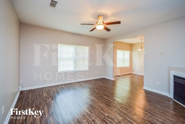 Photo - 5068 Pioneer Pkwy