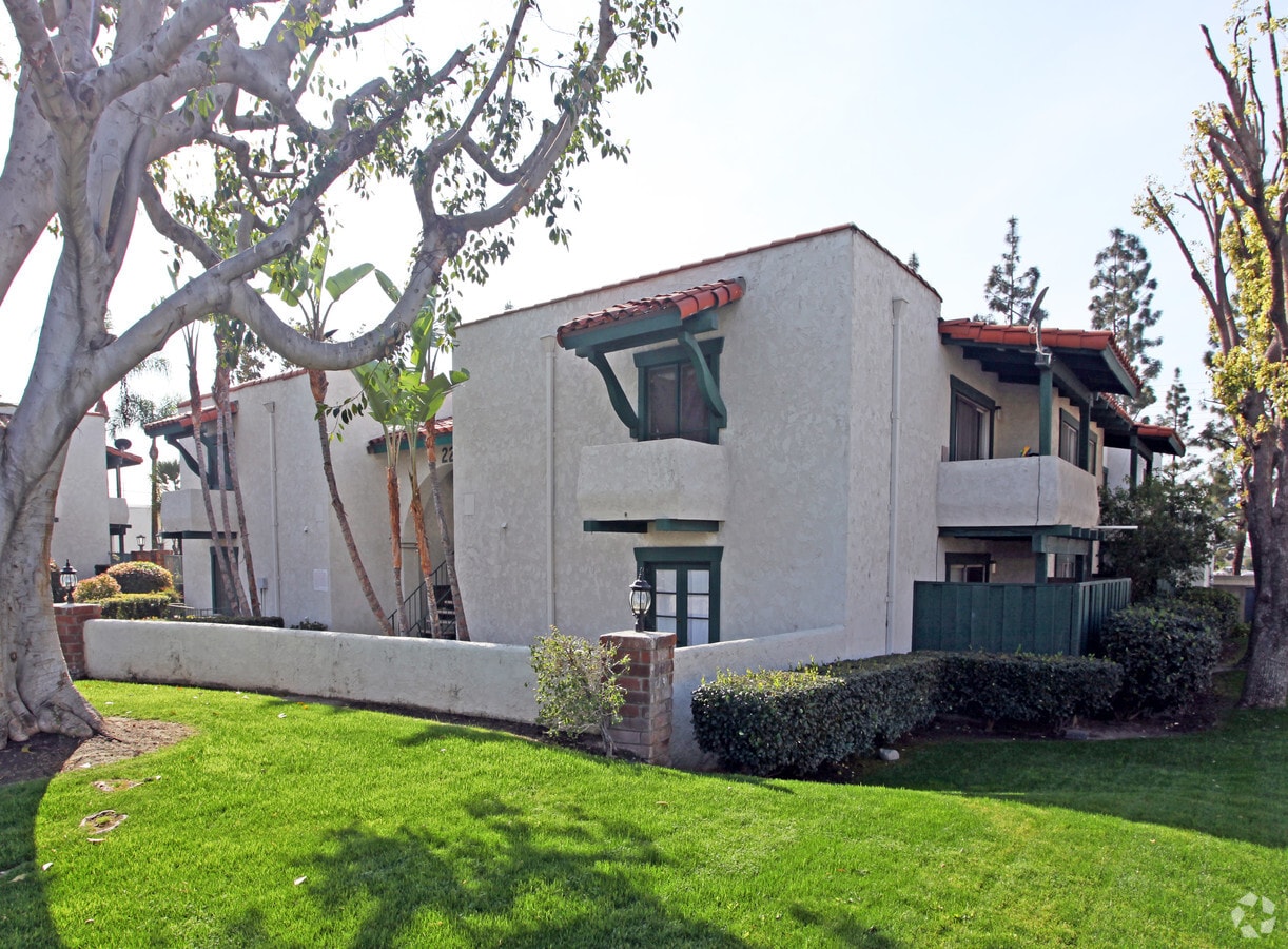 Los Robles - Los Robles Apartments