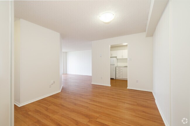 2BR, 1BA - 775SF - Dining Room - The Overlook