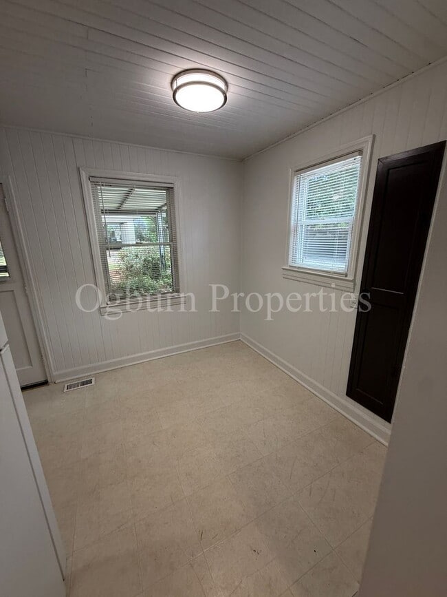 Photo - 2363 Jefferson Ave
