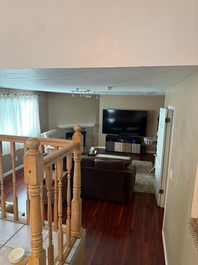 Photo - 8816 1095 W