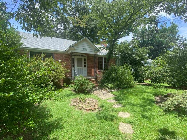 Photo - 518 McDaniel St House