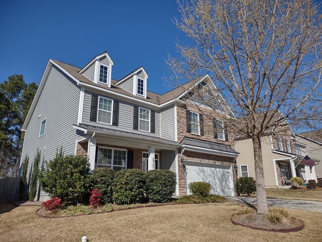 Amazing Four Bedroom Home with GREAT Commu... - Amazing Four Bedroom Home with GREAT Commu...