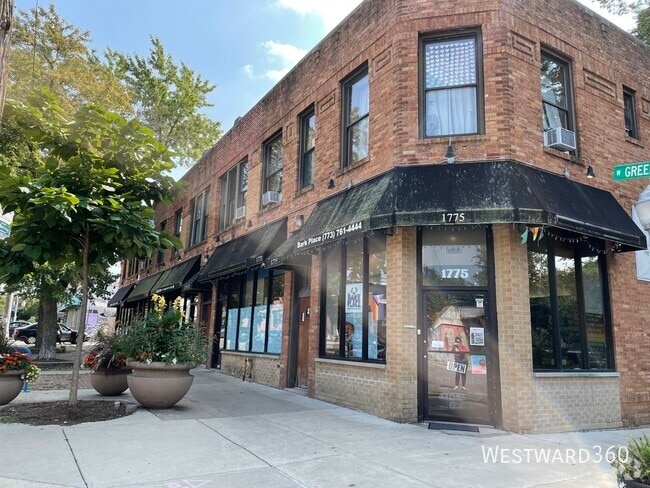 Building Photo - 1769 W Greenleaf Ave Unit 2F Rental