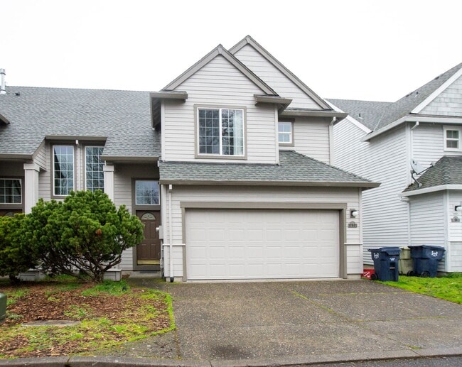 Photo - 3 Bedroom Town Home Close to Nike Available !