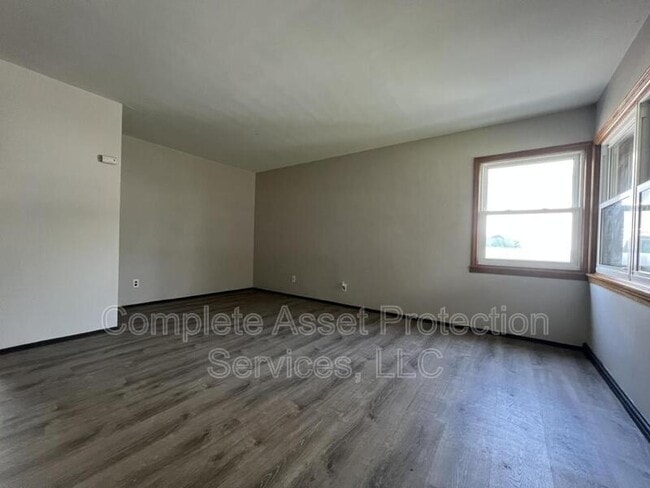 Photo - 6726 Leland Ave