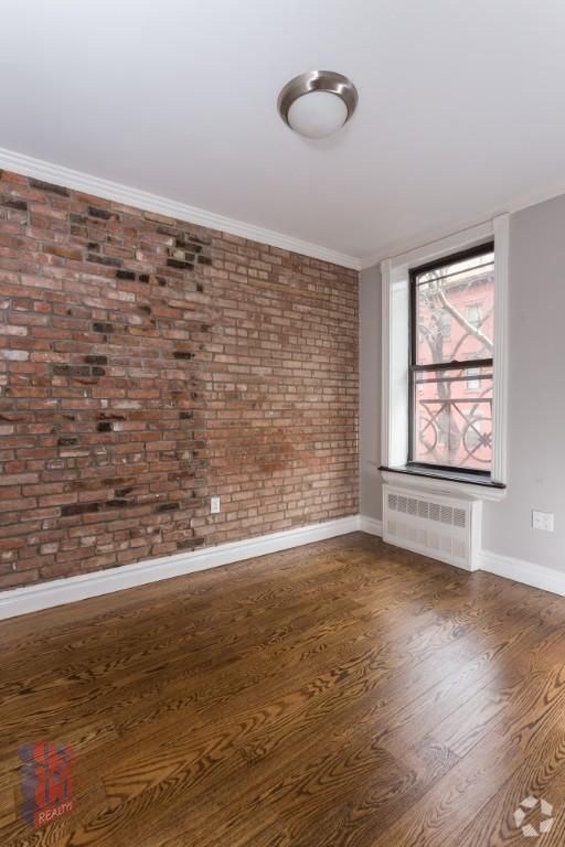 Building Photo - 422 E 9th St Unit 5 Rental