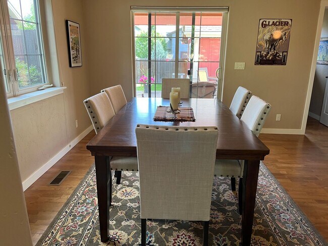 Photo - Adorable Furnished River Lakes Townhouse