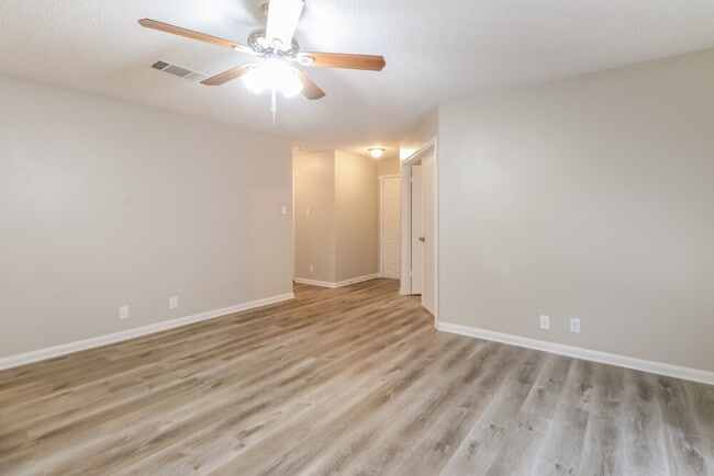 Photo - 3209 Elizabeth Anne Ln