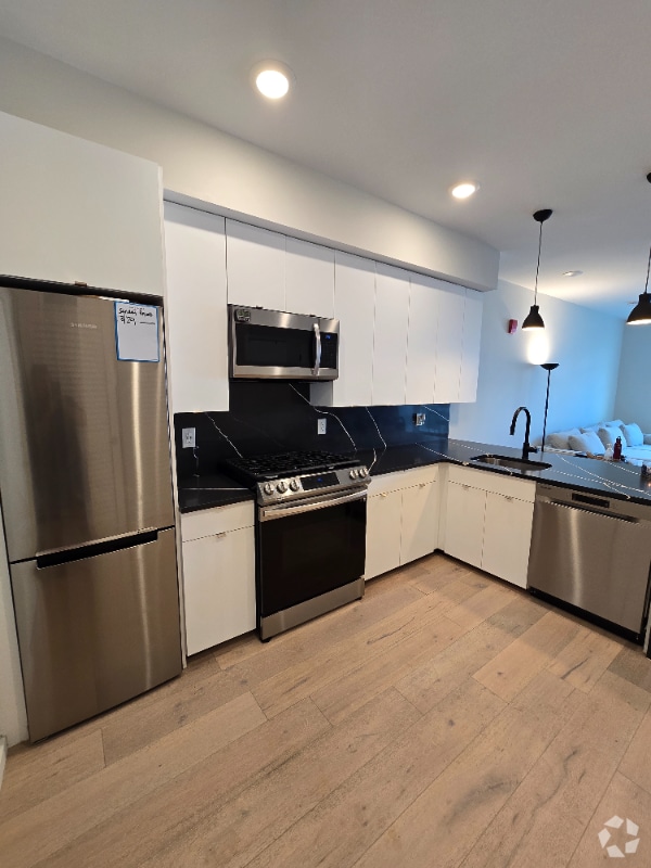 Building Photo - 73 Irving St Rental