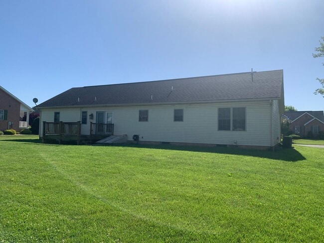 Photo - Lovely single family, brick rancher home with 3 beds/2.5 baths!!