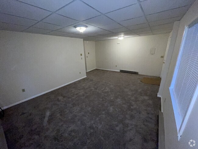 Building Photo - 74 N Allen St Unit 2 Rental