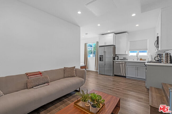 Building Photo - 1540 N Bronson Ave Unit 16 Rental