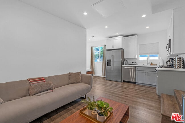 Building Photo - 1540 N Bronson Ave Unit 16 Rental