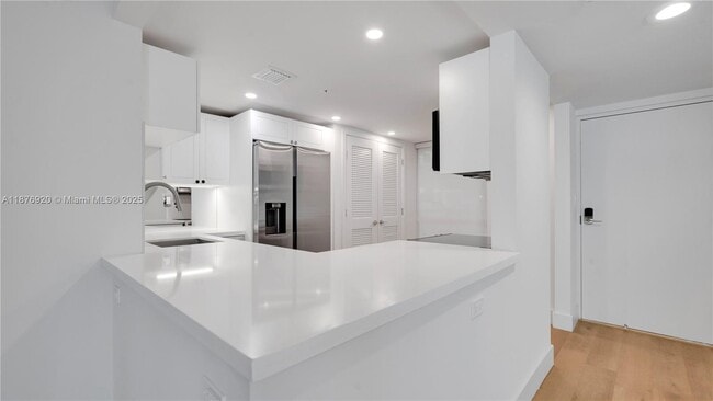 Building Photo - 555 NE 34th St Unit 0207 Rental