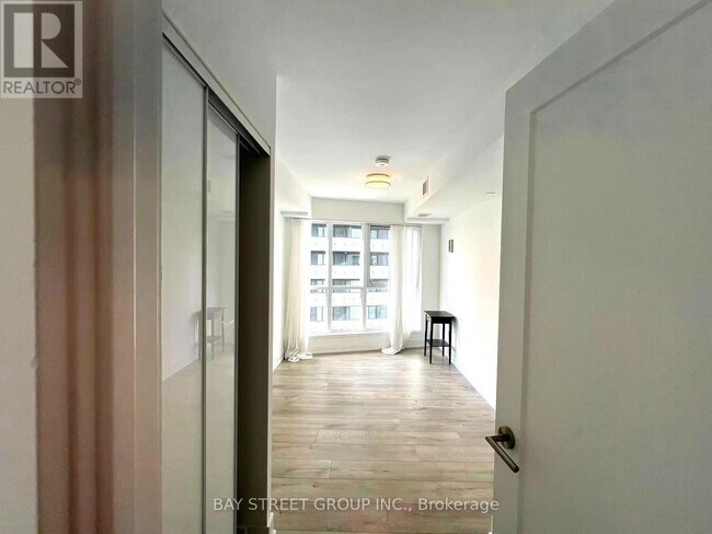 Photo - 585 Bloor St E Unit 822