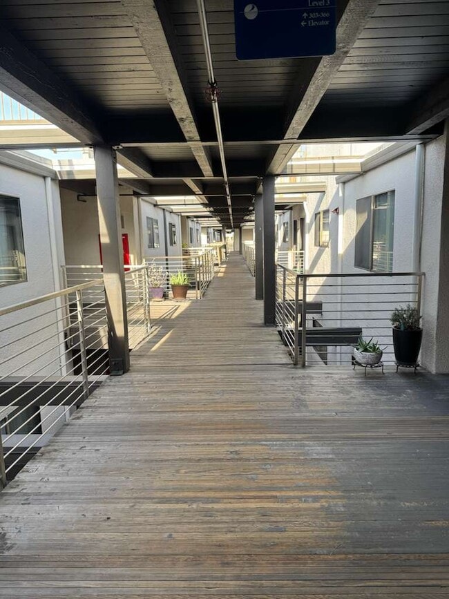 Photo - 7 Embarcadero W Unidad 306