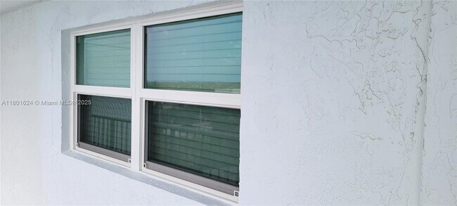Photo - 3040 Lake Shore Dr Unidad 2