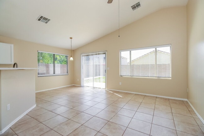 Photo - 495 W Scott Ave