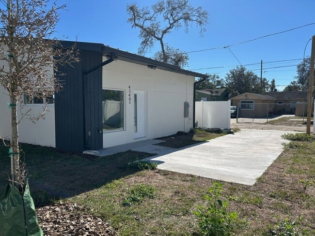 Building Photo - *NEW Build! Centrally located 1/1.