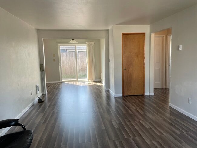 Photo - 2549 Sherman St SE