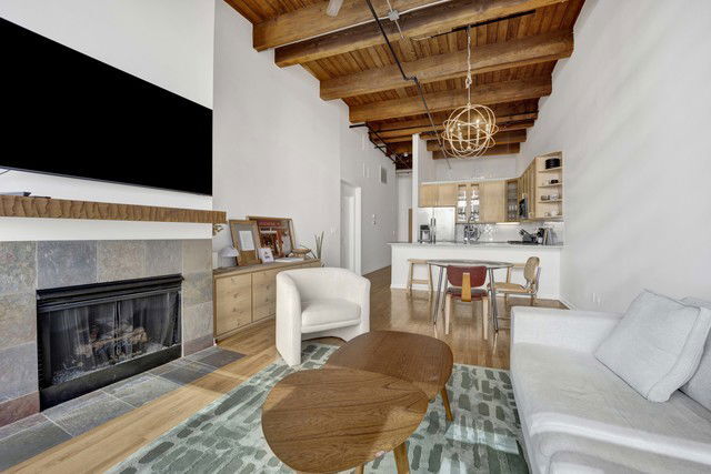 Photo - 525 W Superior St Unidad 322