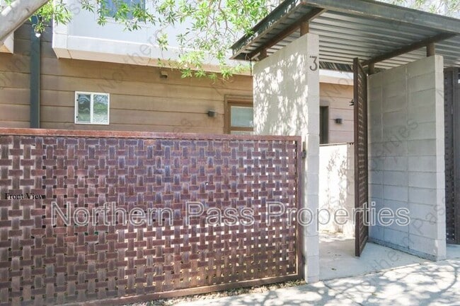 Building Photo - 6262 Woodrow Bean Transmountain Unit 3