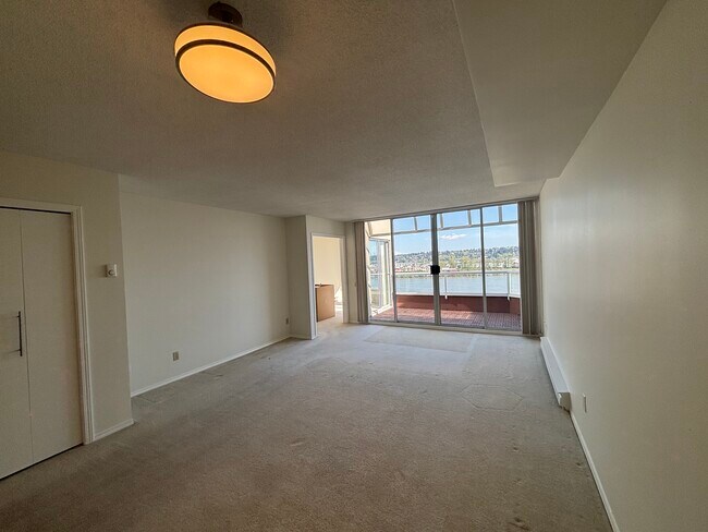 Photo - 1702-1605 Quayside Drive Unité 1702