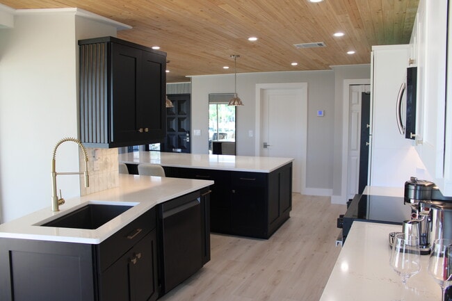 Photo - 229 Palm Is NW